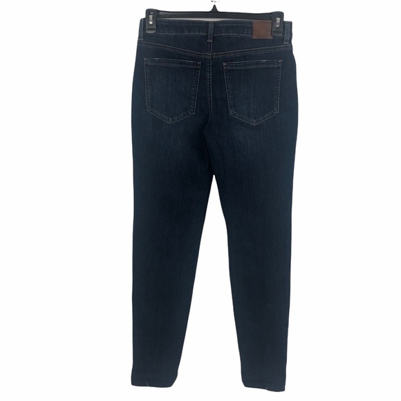 MAURICES Women’s Blue Jeans Sz 6 Button Fly Distressed Frayed Hem Pockets - Picture 3 of 15